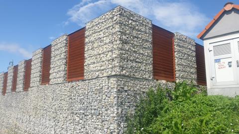 gabion fal fával