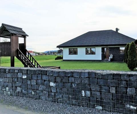 modern kerítés gabion kosarakból